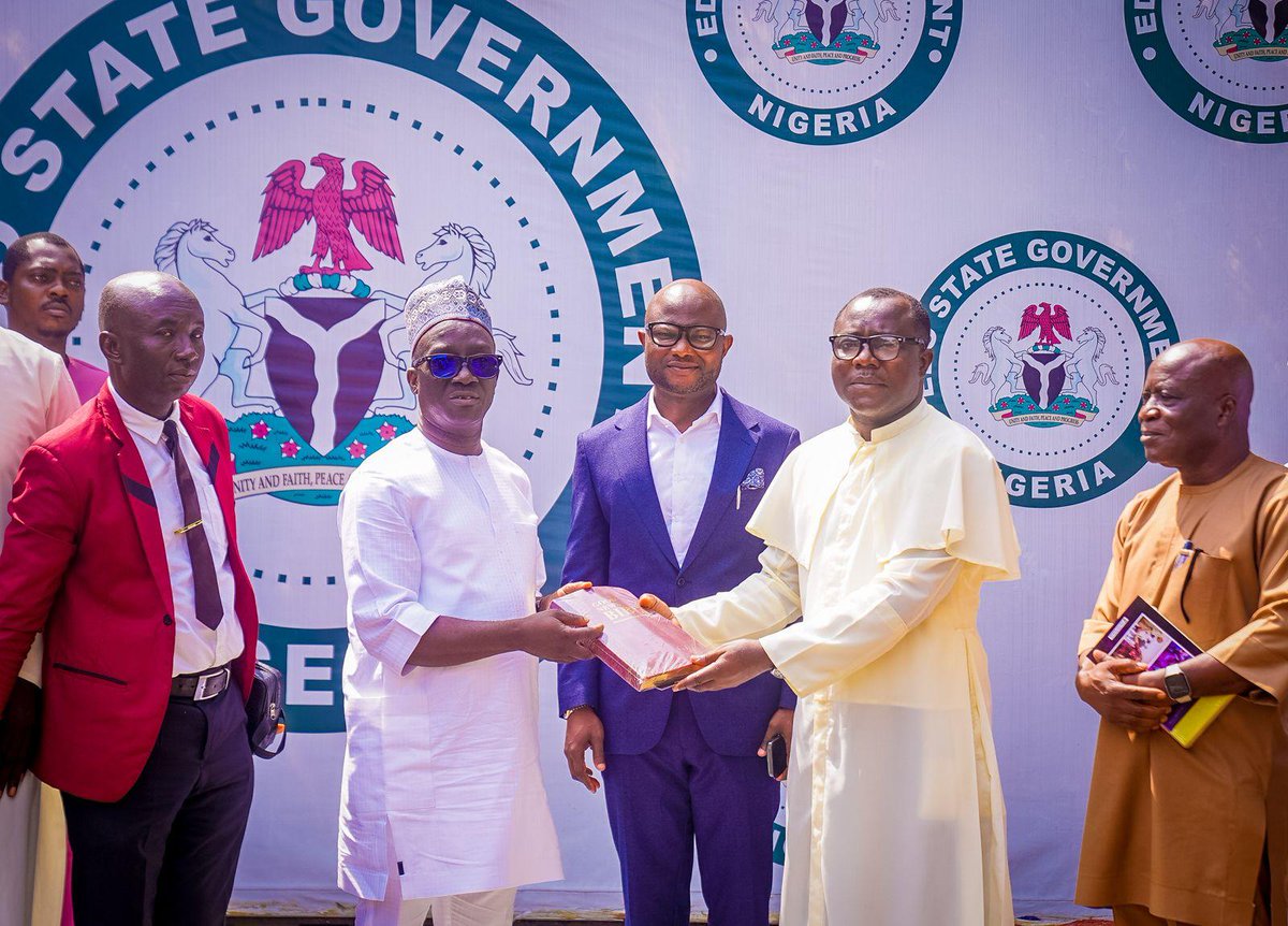 cpsedostate's tweet photo. PRESS RELEASE 

OFFICE OF THE GOVERNOR
EDO STATE GOVERNMENT 

SIGH OF RELIEF IN BENIN CITY, AS EDO GOVERNMENT EMBARKS ON NEW ROAD PROJECT

Edo State Government will soon commence work on the long stretch of road linking the prayer ground of https://t.co/fW8KfUaaM1