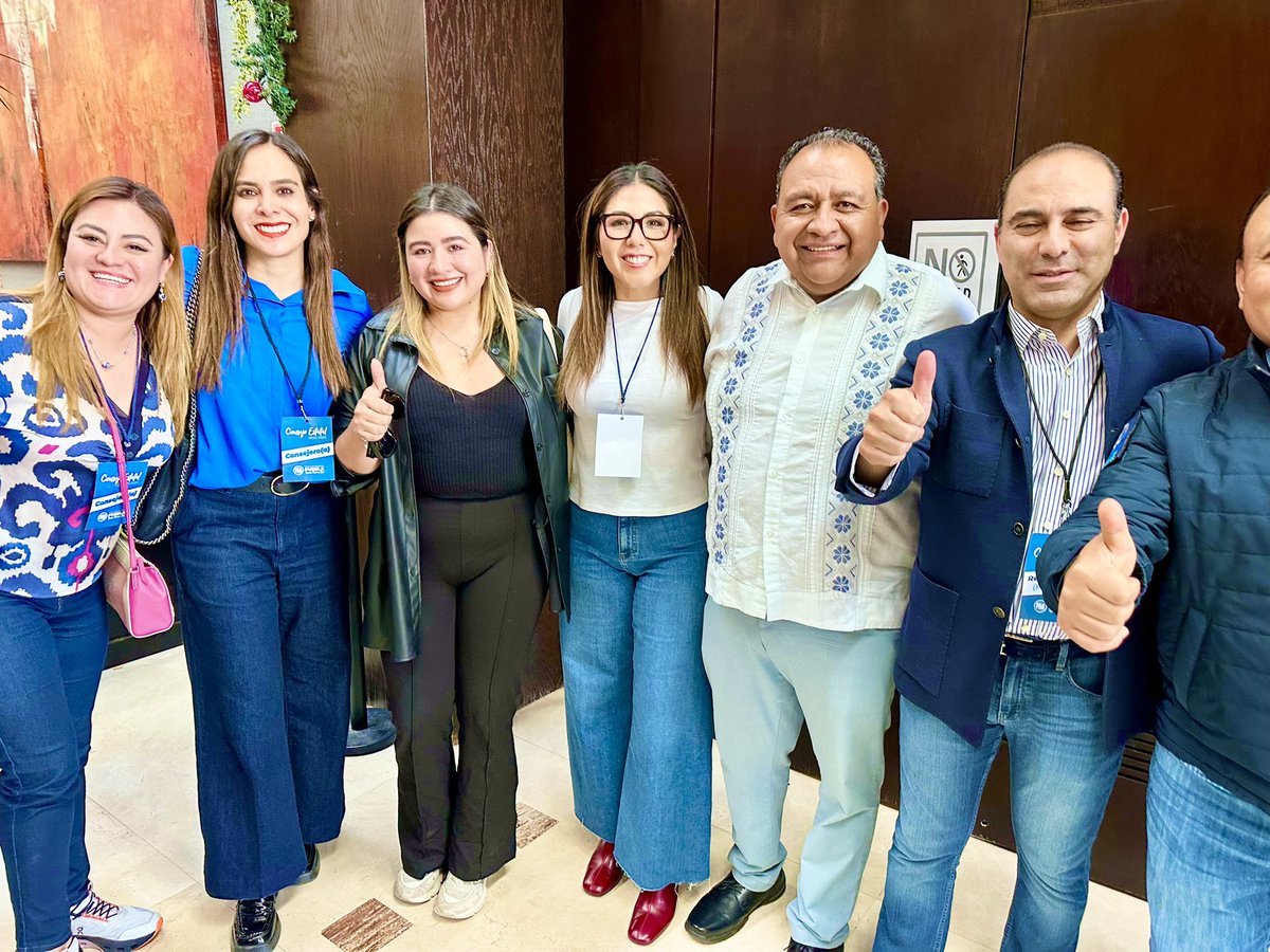 juaescalante's tweet photo. Tiempos de cambio y de trabajo se vislumbra para @AccionNacional en #Puebla estoy convencido que @GenovevaHuerta y @marioriestra recuperarán los espacios pedidos por @Augustadrh y @MarcosCastro40 que solo se beneficiaron ellos y dejaron caer al partido. https://t.co/oGWhfY6ltq