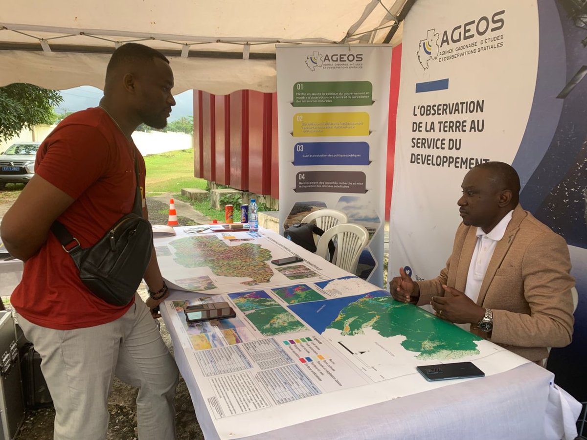 L'AGEOS a participé avec fierté au colloque du LAGRAC les 13 et 14 décembre 2024, célébrant 30 ans d’excellence en géomatique, cartographie et télédétection à l’Université Omar Bongo. Une belle opportunité de renforcer nos partenariats au service du développement !