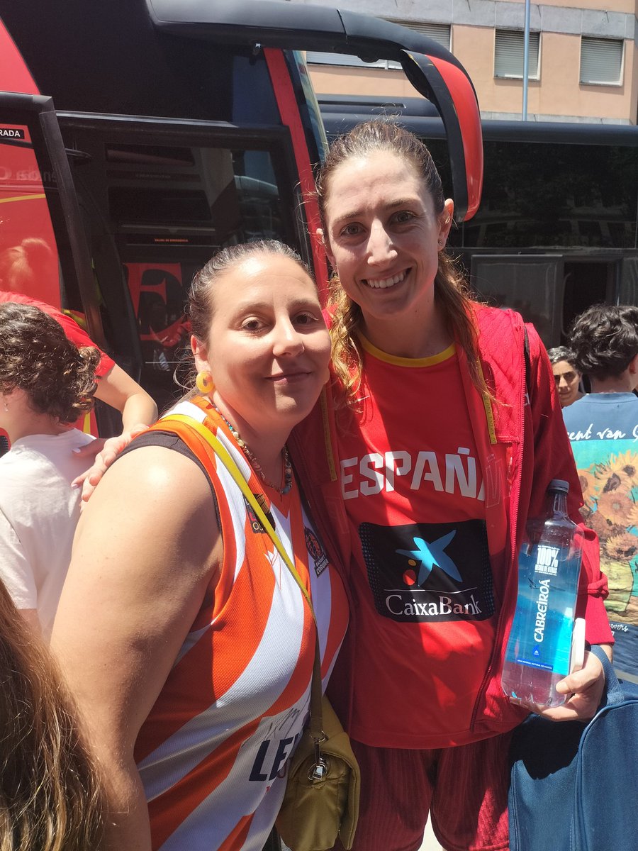 Hoy ésta foto me hace especial ilusión! Se retira una de las grandes, gracias por todo <a href="/Leonorspain/">Leo Rodriguez</a> 
Has tenido una carrera maravillosa, disfruta de la siguiente etapa en tu vida! Muchas gracias!