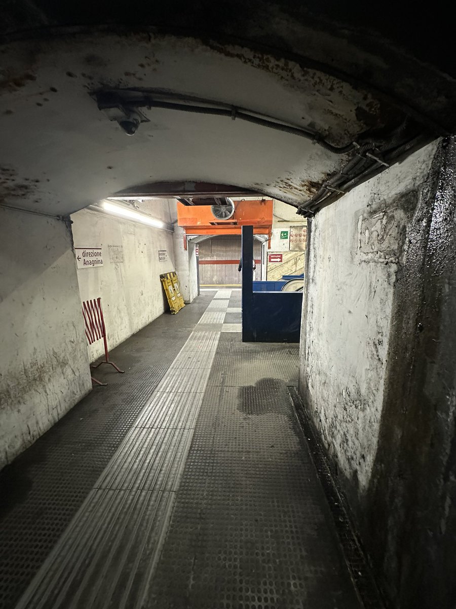 gloquenzi's tweet photo. Pensavo fossero foto di Sedanya, la prigione di Assad, ma è la metropolitana di Roma, fermata Flaminio… https://t.co/MBJglA5vMG