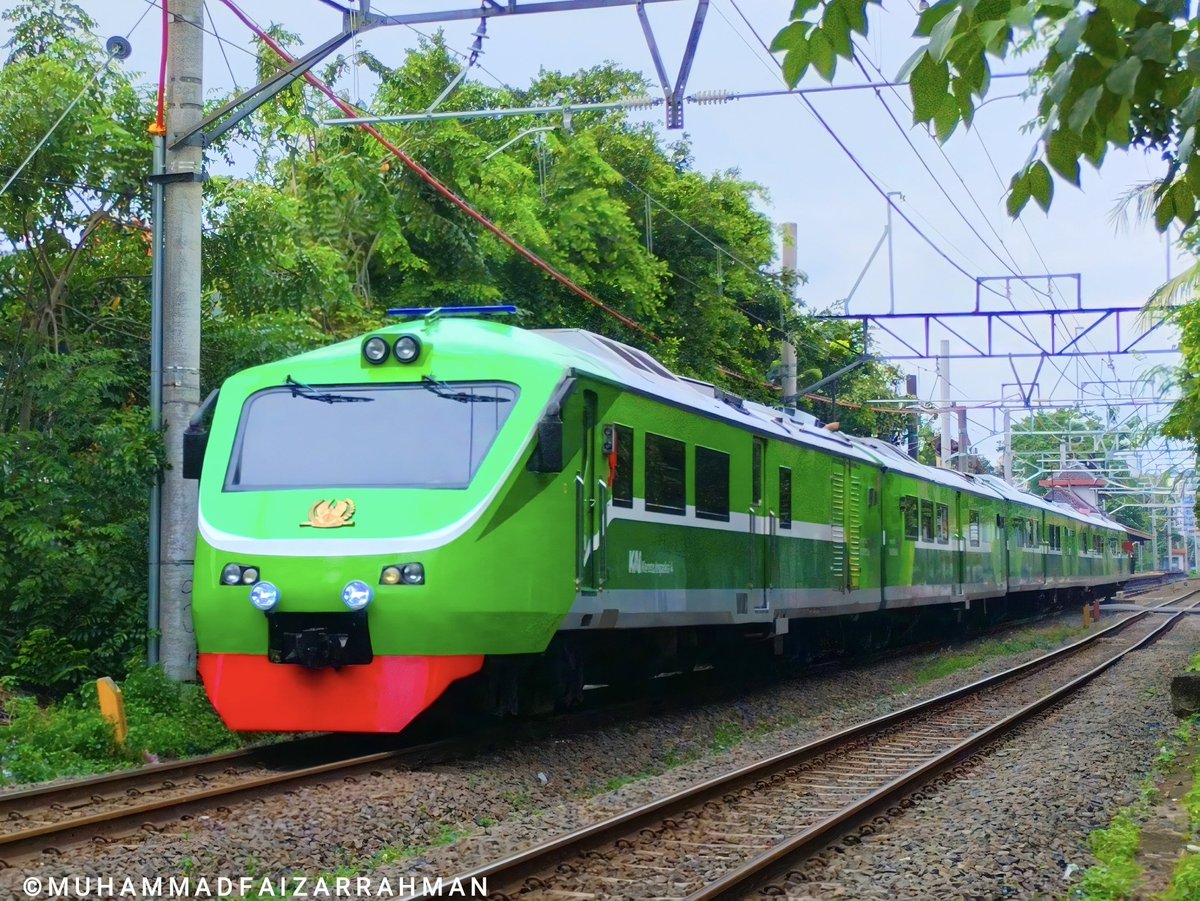 yoasobiloved's tweet image. Ulat Ijo.
Inframe : Kereta Inspeksi 4.
#fotosepur #klb #keretainpeksi #kais4 #keretaluarbiasa