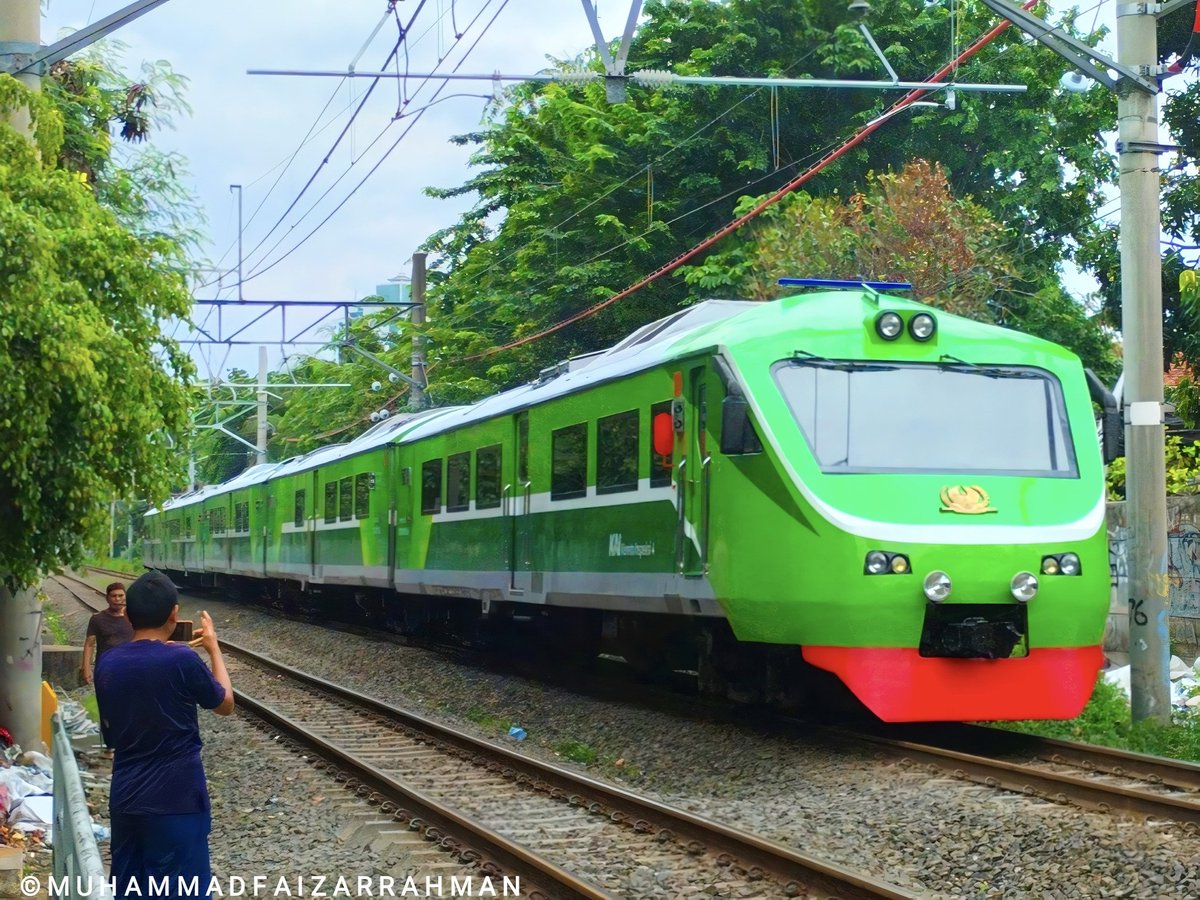 yoasobiloved's tweet image. Ulat Ijo.
Inframe : Kereta Inspeksi 4.
#fotosepur #klb #keretainpeksi #kais4 #keretaluarbiasa