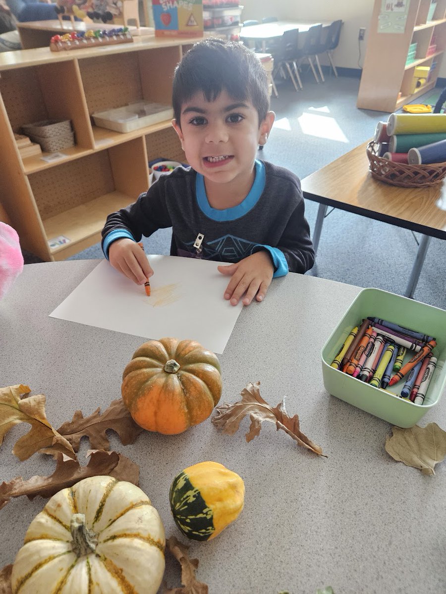 IsaacsECS's tweet image. Today on Make it Fun Monday, we have students in Ms. Darien&apos;s class exploring and drawing pumpkins. We make Learning Fun! #MakeitFunMonday #PoweredbyLearning @Plano_Schools
