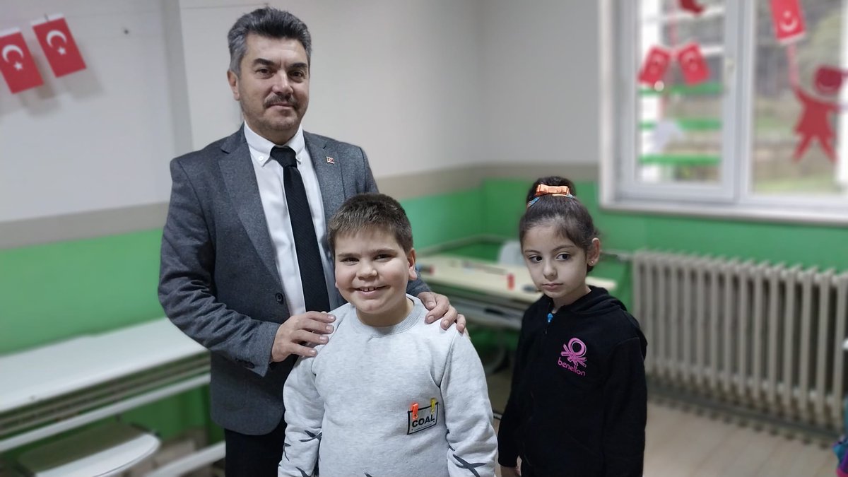MalcRahmiye's tweet photo. Osmangazi İlçe Milli Eğitim Müdürümüz Metin Sezer,okulumuzu ziyaret ederek,okulumuzun yöneticileri, öğretmenleri ve öğrencilerimiz ile bir araya geldi.
@tcmeb https://t.co/D2E520CnwK