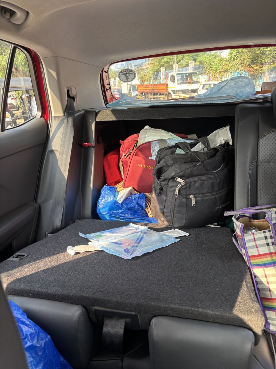 dr_sushil's tweet photo. @SkodaIndia @SkodaIndia_PR @SkodaDr This is how I use my #SkodaKushaq Dicky when latch gets locked and u dont get new part for more than 50days despite of getting Estimated dates 3 times.!!🤯 https://t.co/QsPctjihXR