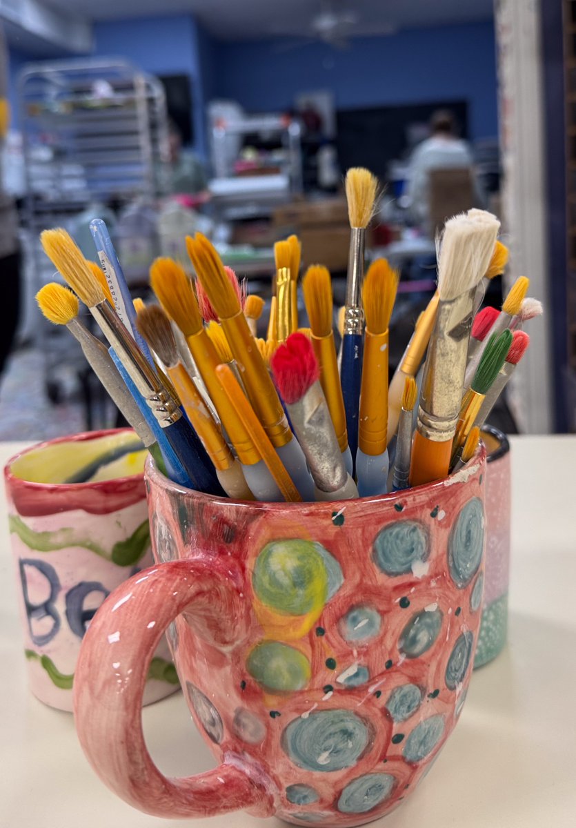 Copperwing_C's tweet photo. Making a little merry together. We always do great lunch and then a fun activity. It’s unique every year and we always have a blast. Let your creativity shine this season! Thank you to Do-It-Yourself Crafts for a great afternoon in Birmingham.

#ChristmasFun #IgnitePassion https://t.co/BNHdpujHCV