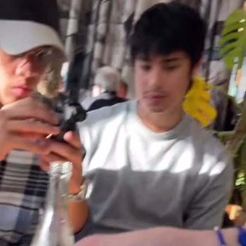 belindoll's tweet photo. wala namang nakakatawa pero tawang tawa ako HAHAHAHA iba talaga nagagawa ng ldr 😂 

#DonnyPangilinan https://t.co/c43My4vuEq