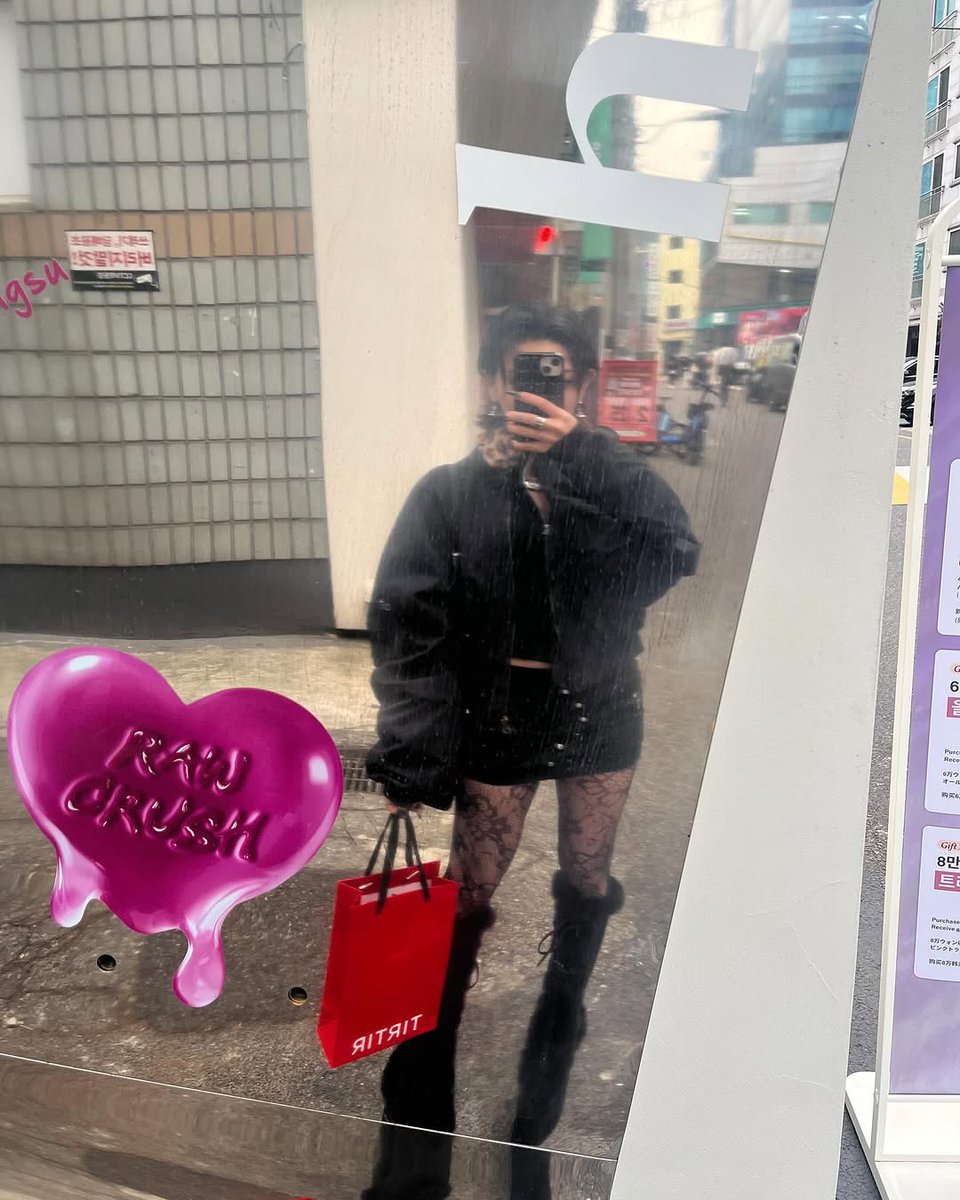 KimSeriUpdates's tweet image. 📢 #AleXaUpdate @AleXa_ZB 

IG Post Upload 
"On a date with myself" 

#AleXa #알렉사 #AITrooper