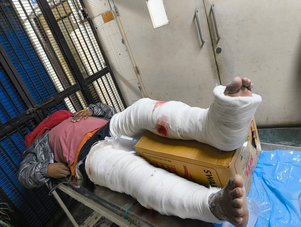 Waseem, an active member of Hashim Baba/Rashid Cablewala gang arrested after a brief exchange of fire by Special Cell (TYR)

He was wanted in a double murder case of PS Farsh Bazar

01 pistol , 04 live cartridges &amp;a stolen bike recovered
<a href="/LtGovDelhi/">LG Delhi</a> 
<a href="/DelhiPolice/">Delhi Police</a>