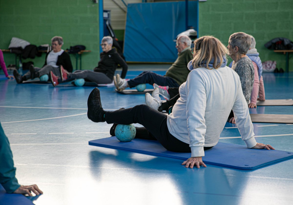 Et si la semaine débutée par du #sport ? 💪 #HérouvilleSaintClair engagée pour le bien-être des séniors ! Toute l'année, la #MaisonSportSanté et le Pôle Séniors s'associent pour proposer des cycles de gym adaptée pour favoriser la pratique sportive🧓👵 Infos 02 31 45 77 39