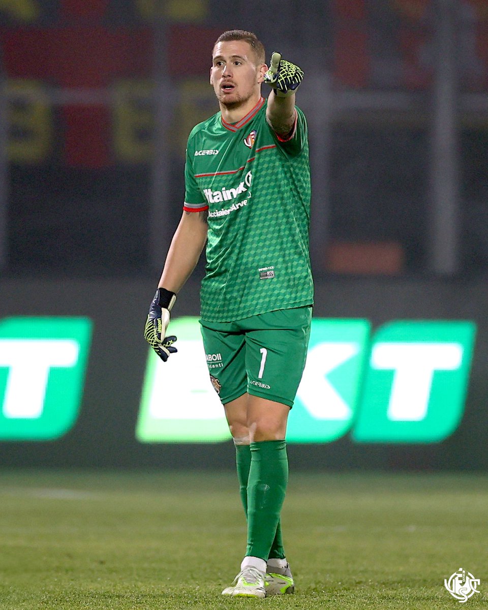 USCremonese's tweet photo. Quarto #cleansheet stagionale per i #grigiorossi 🩶❤️

#AmarsiAncora #forzagrigiorossi #DaiCremo #SerieBKT #Cremonese #Cremona #CitCre #CittadellaCremonese https://t.co/WjBJuDfMlJ