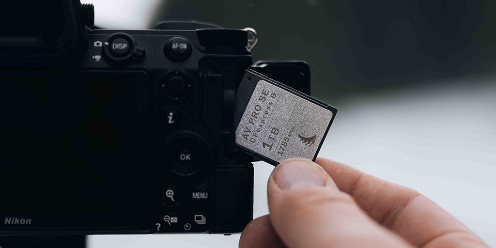 Based near the Austrian Alps, we are no stranger to extreme winter conditions. If you are bracing the cold this season, and chasing some epic endless winter content, be sure to take along the AV PRO SE CFexpress B 1 TB – your ultimate all-rounder CFexpress Type B card.