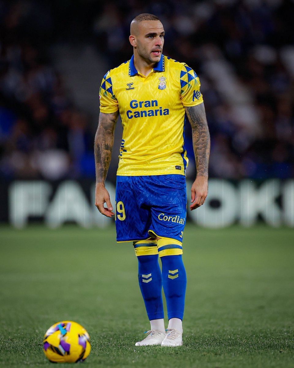 sandroramirez9's tweet photo. Punto importante fuera de casa, pero queremos más 💪🏼 Desde ya pensando en el domingo para cerrar el año en casa de la mejor manera 💛💙 https://t.co/PPr3VR5kWo