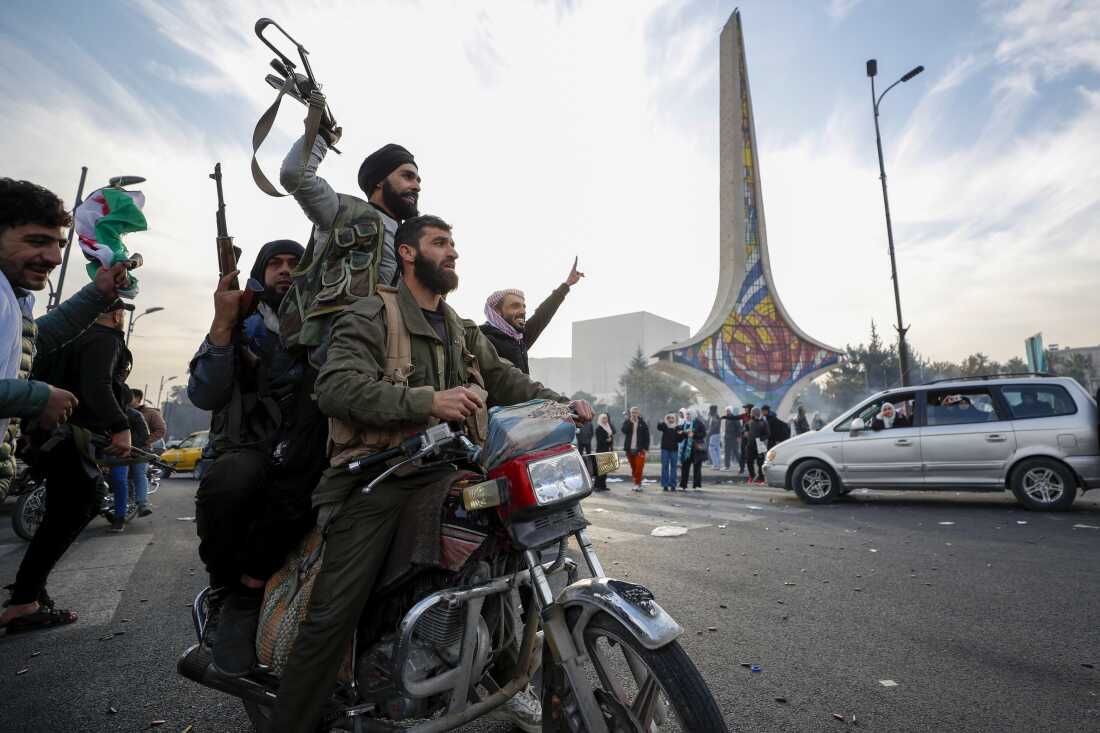Francesco De Leo (@deleofsco) on Twitter photo Questa sera 19.30 in diretta <a href="/RadioRadicale/">Radio Radicale</a> #SpazioTransnazionale
"Il futuro della Siria"
In apertura conversazione sul nuovo libro di <a href="/Maumol/">Maurizio Molinari</a>. 
A seguire vi aspetto con Azzurra Meringolo <a href="/ragazzitahrir/">Azzurra Meringolo</a> da Damasco, <a href="/semprinif/">Francesco Semprini</a> da NY, <a href="/A_Zanconato/">Alberto Zanconato</a> corrispondente <a href="/Agenzia_Ansa/">Agenzia ANSA</a> da Questa sera 19.30 in diretta <a href="/RadioRadicale/">Radio Radicale</a> #SpazioTransnazionale
"Il futuro della Siria"
In apertura conversazione sul nuovo libro di <a href="/Maumol/">Maurizio Molinari</a>. 
A seguire vi aspetto con Azzurra Meringolo <a href="/ragazzitahrir/">Azzurra Meringolo</a> da Damasco, <a href="/semprinif/">Francesco Semprini</a> da NY, <a href="/A_Zanconato/">Alberto Zanconato</a> corrispondente <a href="/Agenzia_Ansa/">Agenzia ANSA</a> da