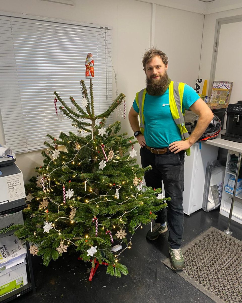 A special merry shoutout to our Ops teams at Minerva Road, Camley Street, and Hoxton for bringing the festive spirit to First Mile. 🎄

Even Assistant Operations Manager Chris and his impressive beard are giving Santa vibes! 🎅 🤣