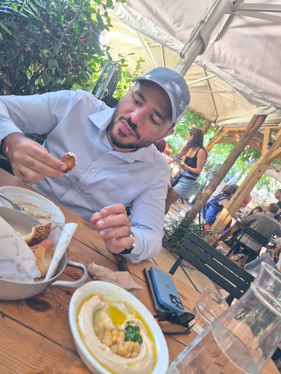 🚨Insight: Two lessons I learned upon entering a safe room in Tel Aviv during a siren alert.

When I arrived in Israel on November 9th for the first time in my life, I went to Dizengoff area for lunch at a restaurant called ‘HaAchim’ (‘The Brothers’), where I had the best hummus