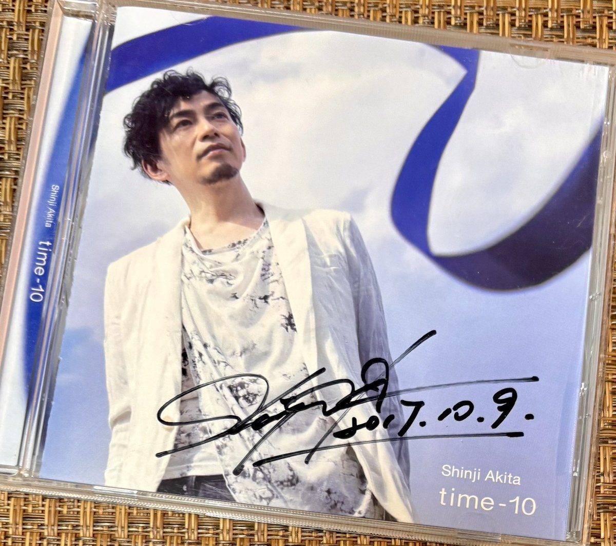 m527y's tweet photo. 今宵はこんなピアノの音色を愛でながらオヤスミナサイ〜😌💿🎹✨
#秋田慎治 #time10 #jazz #pianist
https://t.co/io4RUuvFIR https://t.co/XjA0RdhfLf