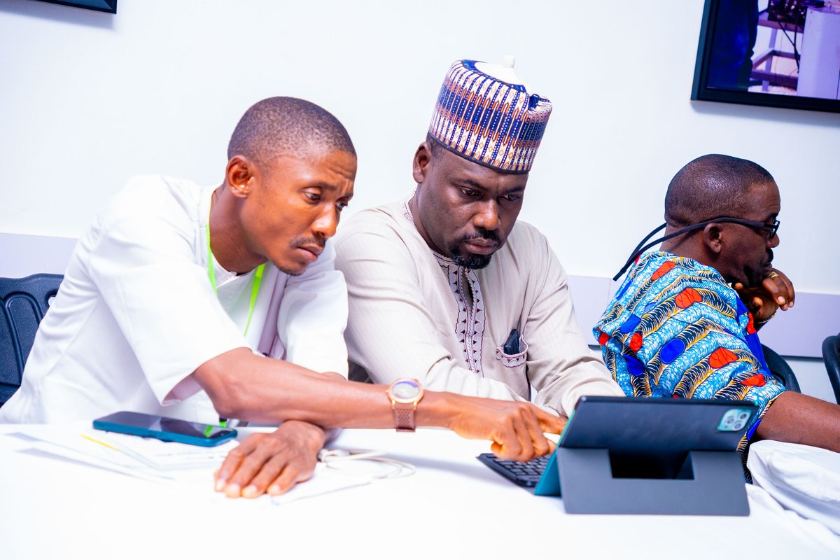 Innov8Hub's tweet photo. From the first brainstorming session to the final prototype unveil, these pictures capture moments of collaboration, creativity, and determination. 

The energy was electric, the camaraderie unmatched, and the outcomes inspiring. https://t.co/8Uxy6b3T4L