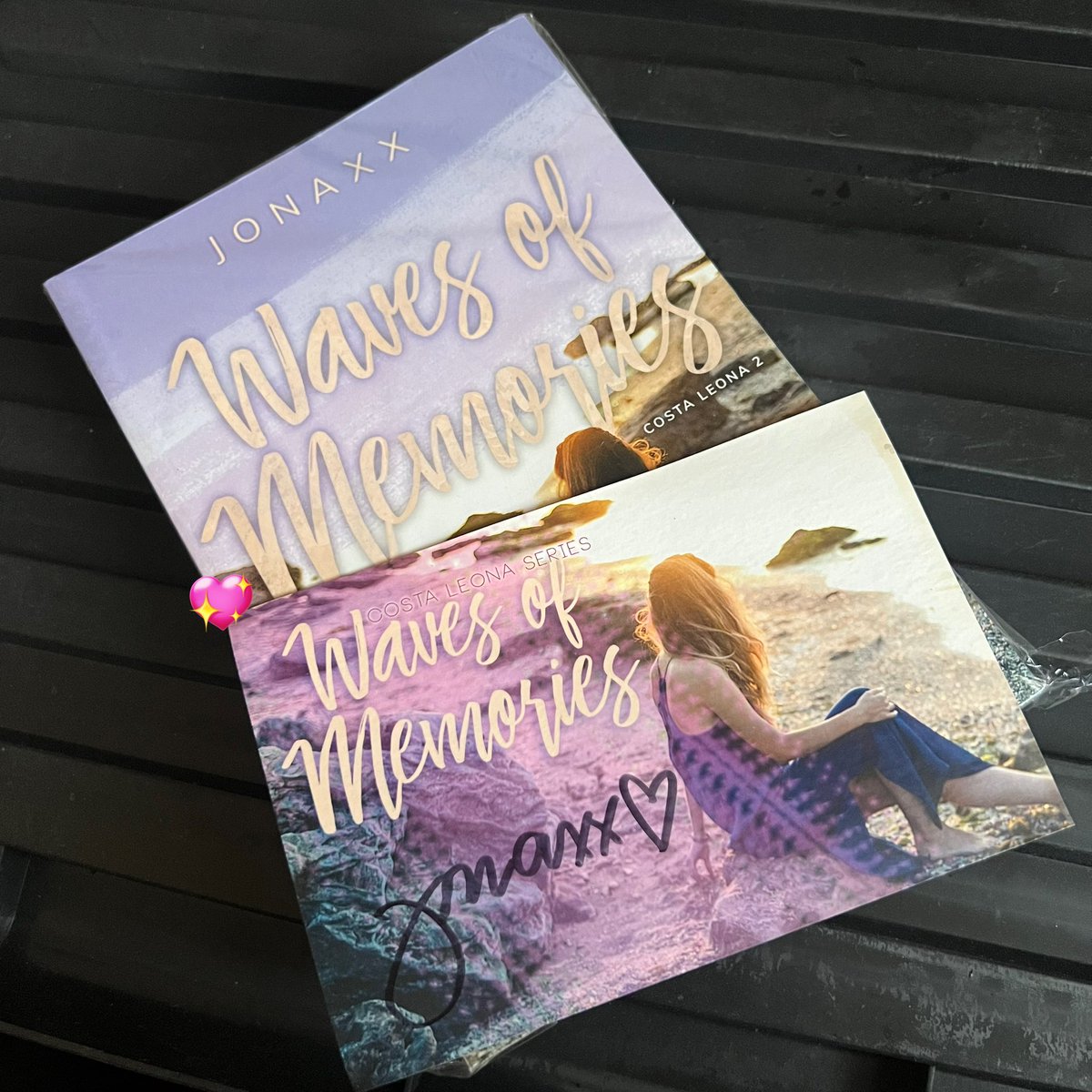 busantaeps's tweet photo. wts lfb

jonaxx costa leona series book 1&amp;2 scorching love and waves of memories

- ₱1,800, 1 week dop
- ₱1,600 payo
- w/ bookmarks and signed postcards
- opened once to check pages, may onting dents yung postcards
- books are in good condition

dm me!! https://t.co/t5xIH4Xt6Q