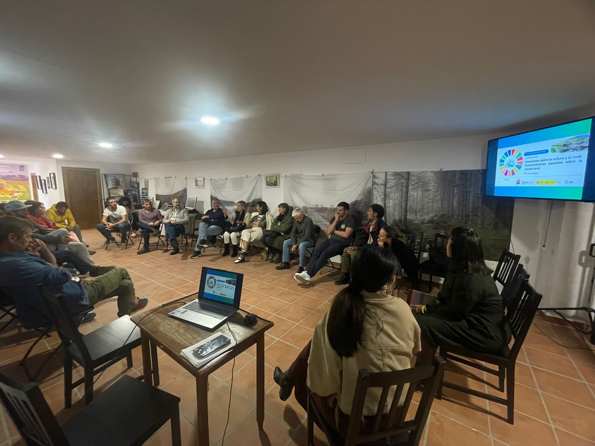 🎭✨Finalizamos con éxito las prácticas rurales de innovación en Urriés (Zaragoza).

Un modelo colaborativo que conectó a jóvenes con el ayuntamiento para abordar retos locales, con la cultura como motor de transformación.

¡Gracias a todos los que lo hicieron posible! 🙌
