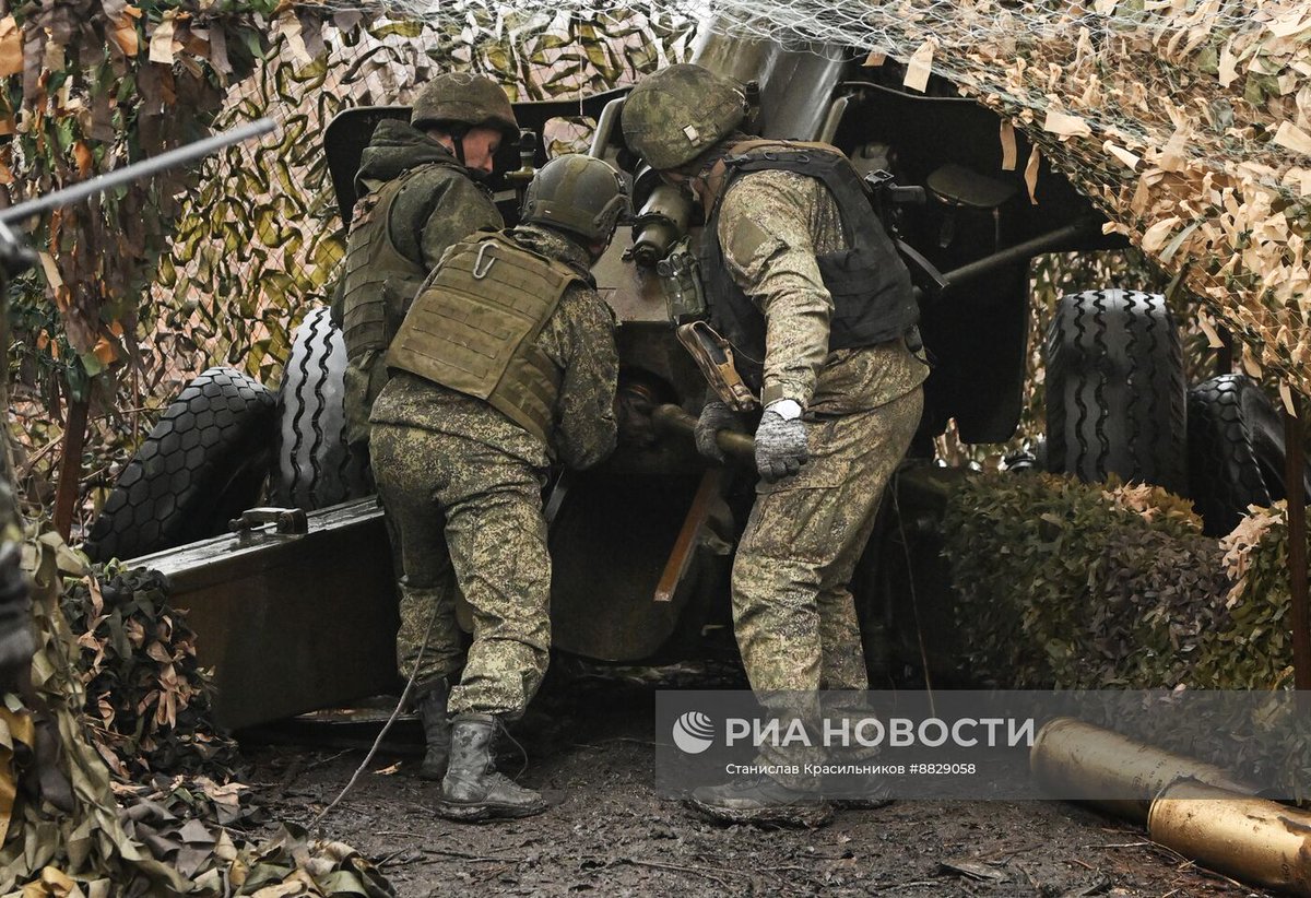 TheGreyPatriot_'s tweet photo. 🇷🇺 130mm M-46 artillery unit from Central Military District at work today in direction of Krasnoarmeysk.
Part 1 of 2
#Russia #Russian #Russians #Today #SVO #Artillery #Cannon #Howitzer #M46 #Military #Army #Combat #Tactical #Shells https://t.co/lwE0cUKS75