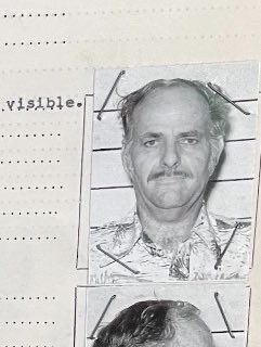 archiveroexp's tweet image. Le llamaron el “Charles Manson” de los LeBarón, porque primero asesinó a su propio hermano para hacerse del control de su iglesia. 

Pero cuando la comunidad no lo aceptó como su líder, regresó a matar a todos los mormones de Los Molinos, en BC. 

Encontramos el expediente 🗄️