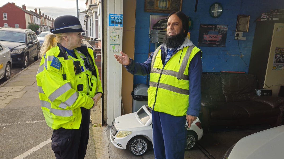 This morning felt like a step back for #BalsallHeath: illegally parked cars, dumped gas cylinders, smashed vehicles, and piles of rubbish. Big thanks to <a href="/SparkbrookWMP/">Sparkbrook Police</a> for making a difference—and luckily, some good citizens are stepping up to raise our standards for everyone!