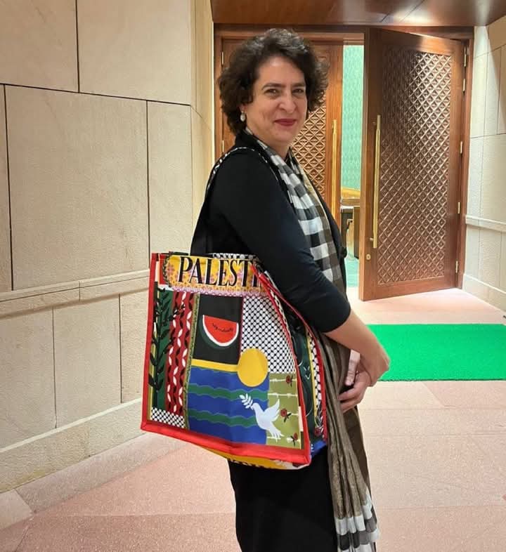 #फिलिस्तीनी तरबूज की तरह काटे जा रहे हैं यह बताते हुए प्रियंका जी कितनी खुश हो रही हैं
<a href="/PMOIndia/">PMO India</a> 
<a href="/Aamitabh2/">Amitabh Agnihotri</a> 
<a href="/sambitswaraj/">Sambit Patra</a> 
<a href="/aajtak/">AajTak</a>