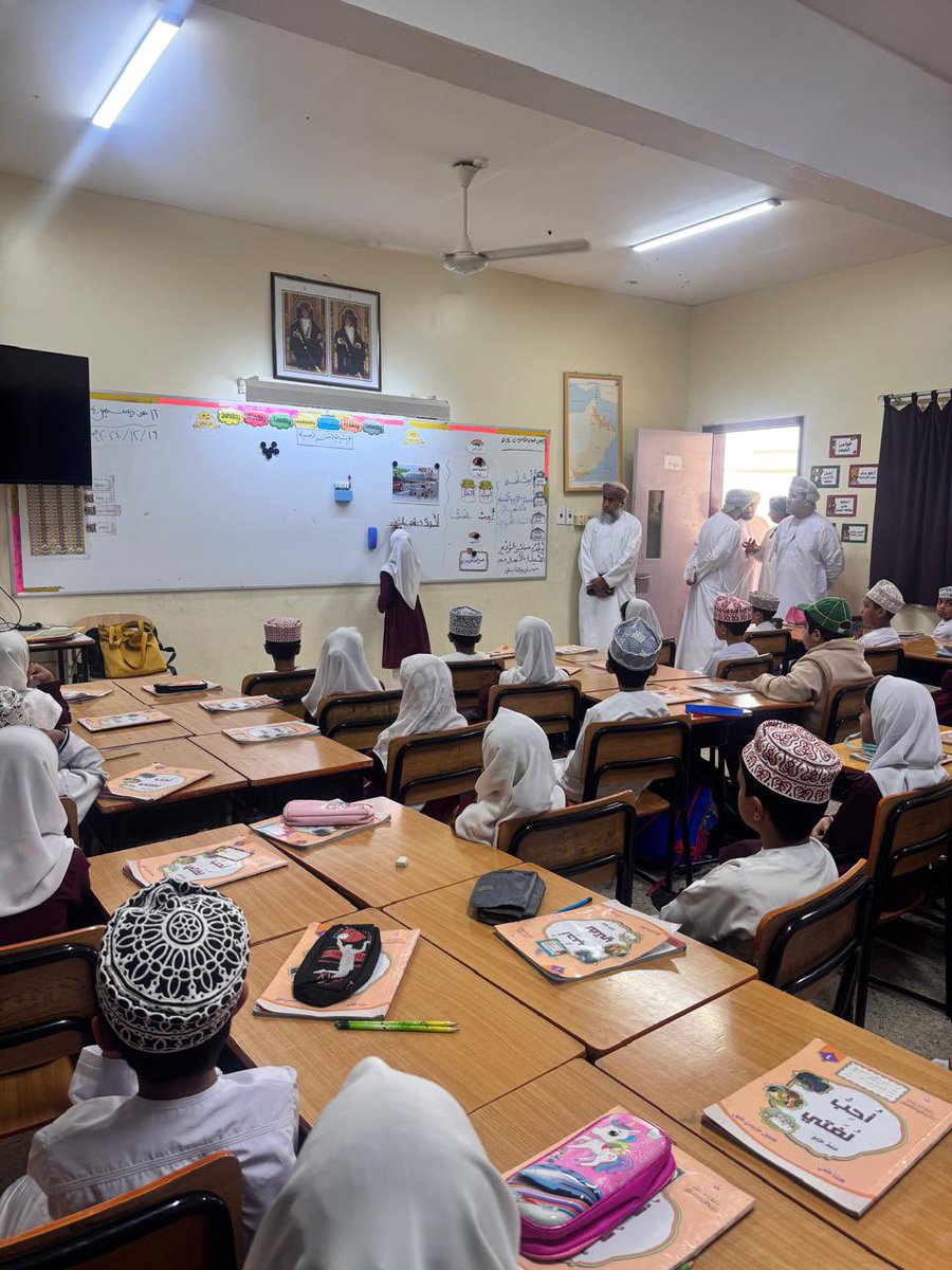 تشرفت المدرسة اليوم بزيارة المدير العام للمديرية العامة للتربية والتعليم بمسقط في جولة تفقدية للإطلاع على سير العملية التعليمية .
#مدارسنا_مستقبل_واعد