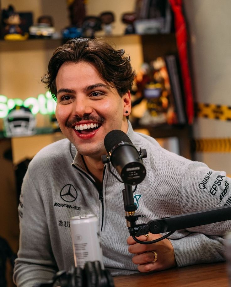 smilefefoo's tweet photo. HOJE ELE FAZ 30!!! O tempo passa tão rápido, e eu fico muito feliz de poder acompanhar você faz 6 anos. Feliz Aniversário meu T3ddy, meu Lucas! Eu te amo pra sempre, e desejo o mundo pra você. Que sua vida seja feliz, com pessoas verdadeiras, amor, saúde e bênçãos. @t3ddyyyyy https://t.co/nGliF0ADZM