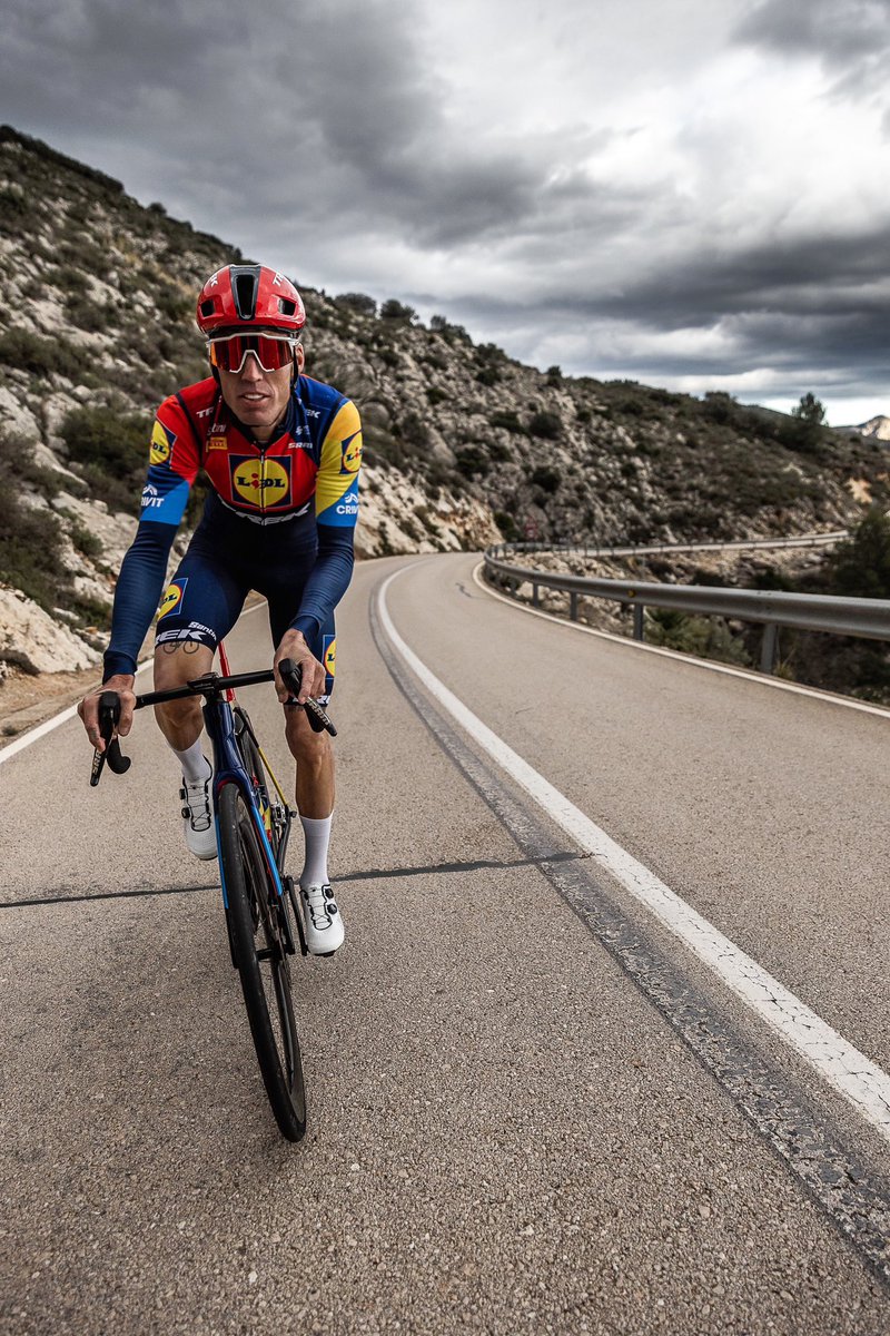 AleixEspargaro's tweet photo. Never. Stop. Dreaming. https://t.co/8kup2QQqRw