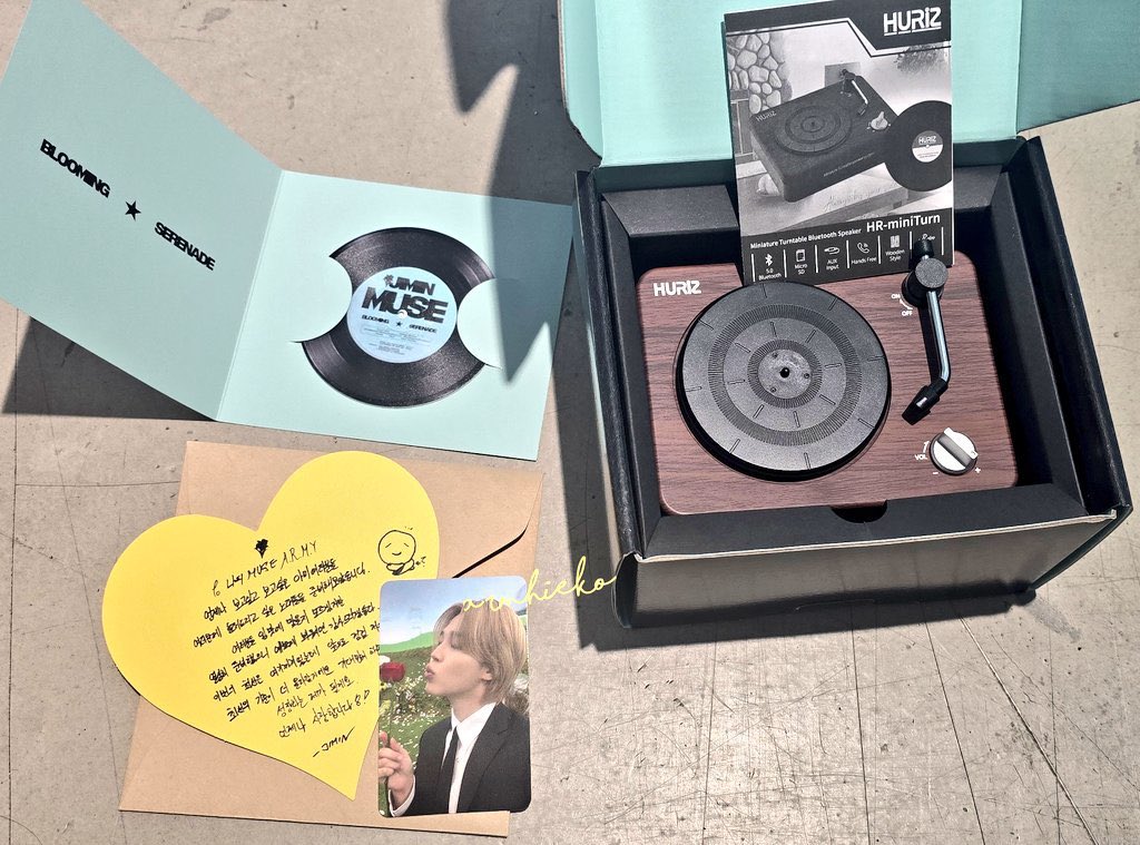 cass5_w1's tweet photo. Pls RT 🙏
🎉 ส่งต่อ / พร้อมส่ง 🎉

ลำโพงบลูทูธ  : 890 ฿ 🎊
เป็นแบบเดียวกับที่จีมินให้อาร์มี่(รูปขวา)

📦 ส่งฟรี ems
ดูรูปเพิ่มเติม 📥 DM

#ปล่อยของสะสมบังทัน #การ์ดบังทัน 
#ตลาดนัดบังทัน #ตลาดนัดรถไฟฟ้าบังทัน #ตลาดนัดรถไฟBTS #ตลาดนัดรถไฟบังทัน #ตลาดรถไฟบังทัน #ปล่อยของสะสมbts https://t.co/deJSPbIgqF