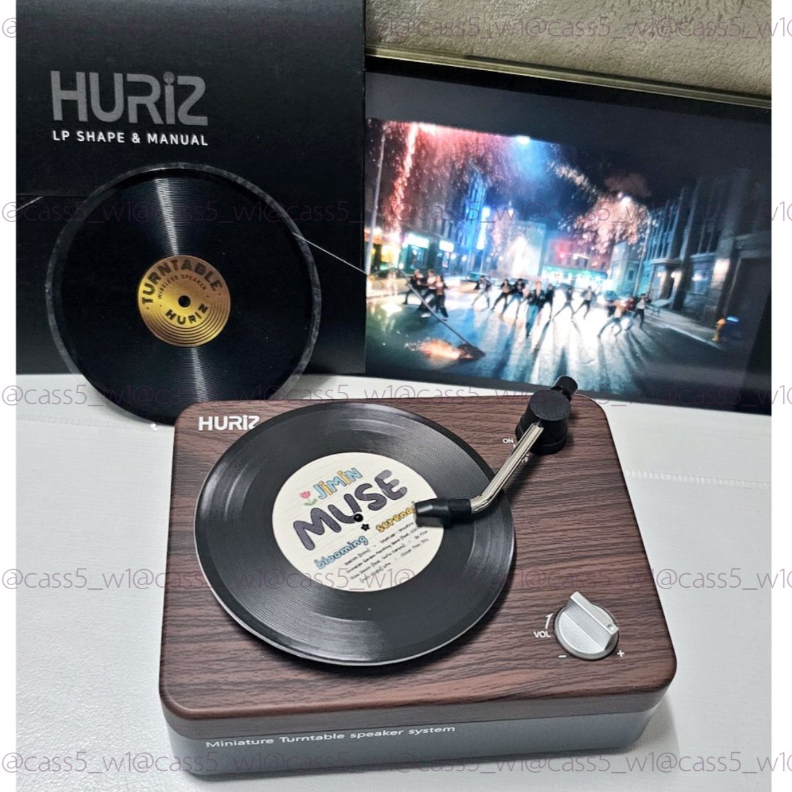 cass5_w1's tweet photo. Pls RT 🙏
🎉 ส่งต่อ / พร้อมส่ง 🎉

ลำโพงบลูทูธ  : 890 ฿ 🎊
เป็นแบบเดียวกับที่จีมินให้อาร์มี่(รูปขวา)

📦 ส่งฟรี ems
ดูรูปเพิ่มเติม 📥 DM

#ปล่อยของสะสมบังทัน #การ์ดบังทัน 
#ตลาดนัดบังทัน #ตลาดนัดรถไฟฟ้าบังทัน #ตลาดนัดรถไฟBTS #ตลาดนัดรถไฟบังทัน #ตลาดรถไฟบังทัน #ปล่อยของสะสมbts https://t.co/deJSPbIgqF
