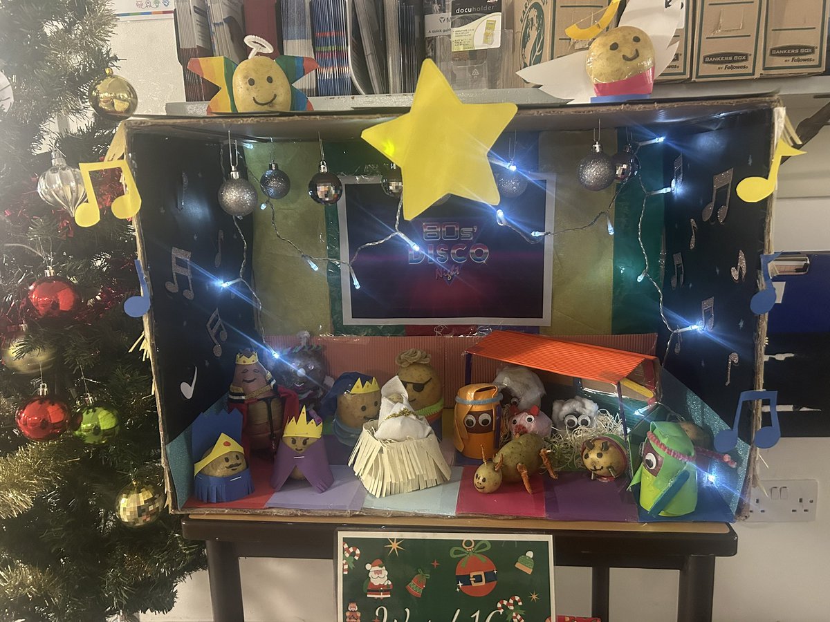 Ward 16 80s disco theme potato nativity and collection for <a href="/LDHAS_charity/">Lancaster & District Homeless Action</a> <a href="/ChaplaincyUhmbt/">UHMBT Chaplaincy</a> <a href="/HALSTeamRLI/">RLI HALS Team</a> l