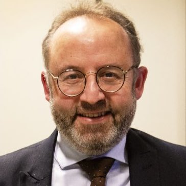 toniaira's tweet photo. L'alt funcionari Nicolas Pernot esdevé #CapDeGabinet de @bayrou. Fidel al nou primer ministre, substitueix Jérôme Fournel, que ha exercit el càrrec durant els escassos mesos de Michel Barnier a Matignon.

Tot sobre els caps de gabinet, aquí: https://t.co/j81LN8eWwA https://t.co/QAScEOV9n3