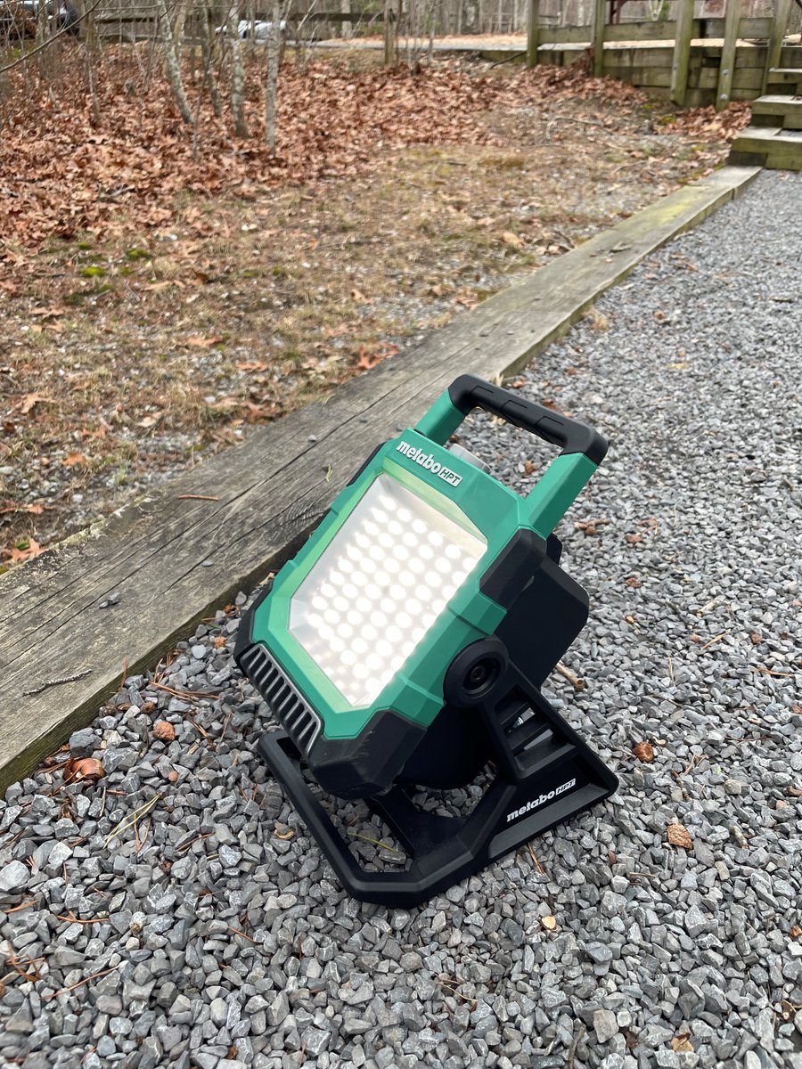 MetaboHPT's tweet photo. Light up your workspace and charge up your grind with a work light that keeps pace with your hustle. Wherever the job takes you, bring the power with you.
Model UB18DCQ4
#MetaboHPT #ProPreferred #MultiVolt #MakeMoveGo #JobSiteLight #GoBuildStuff https://t.co/wtO7n62ieS