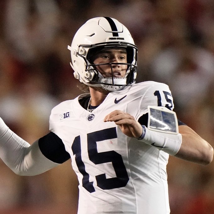 CFBReport's tweet photo. NEWS: Penn State Star QB Drew Allar intends to return to Penn State next season 👀

Allar will be a Heisman favorite going into next season. https://t.co/3viNH8oiII