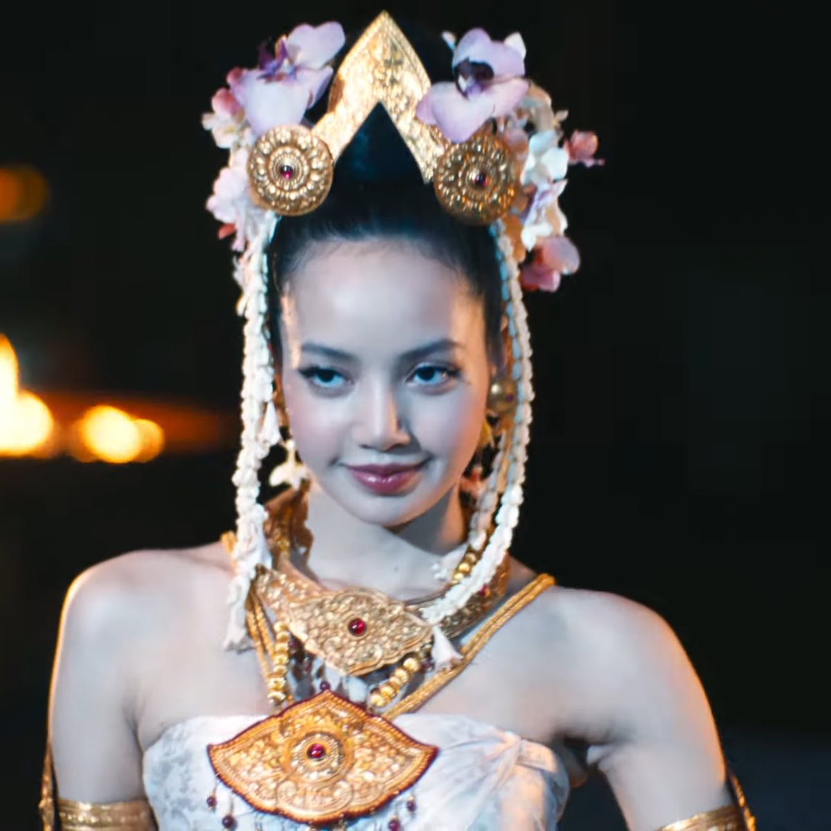 Lisa makes her acting debut in ‘THE WHITE LOTUS’ Season 3.