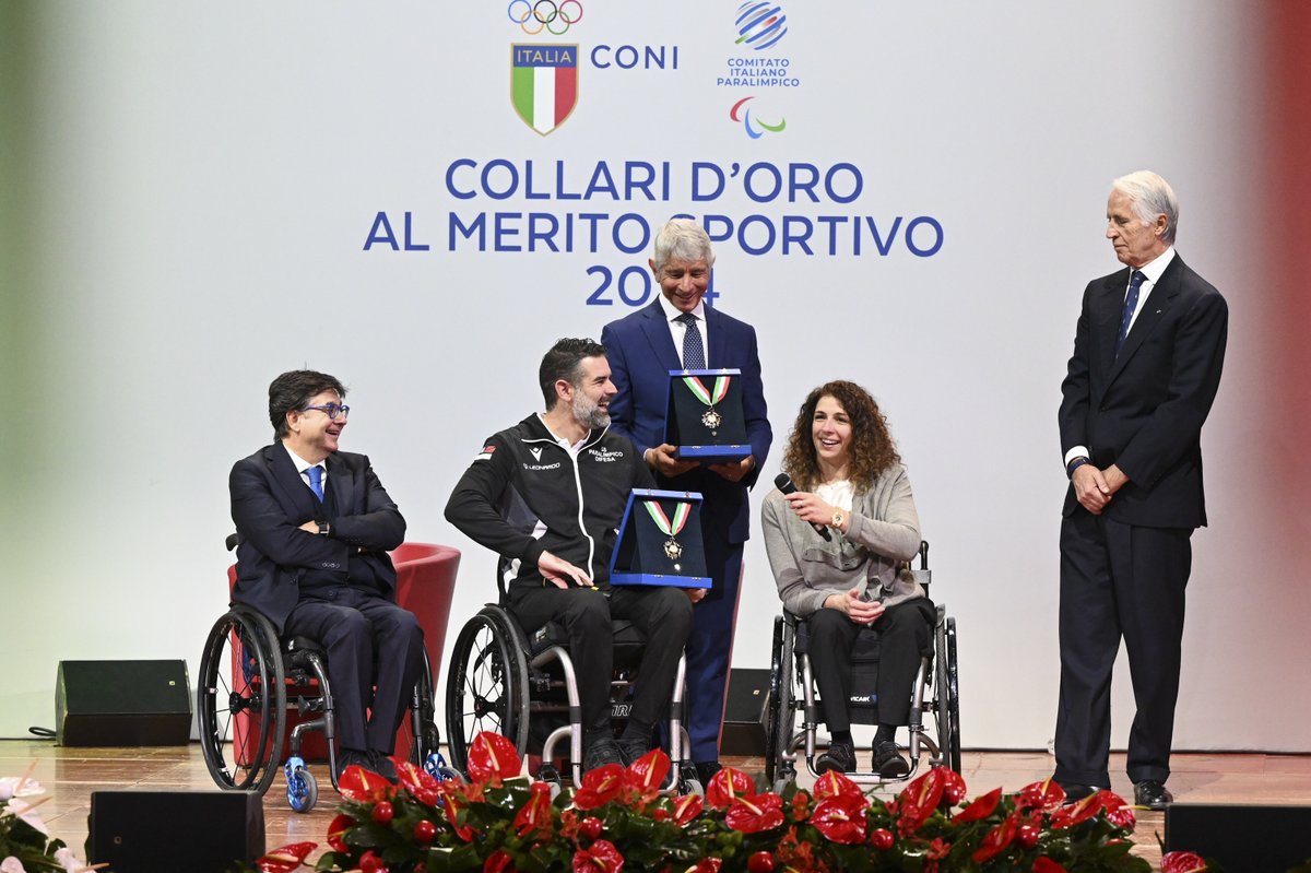 LucaPancalli's tweet photo. Essere qui tutti insieme oggi è il più bel messaggio di unità della famiglia sportiva italiana che celebra i suoi campioni, i dirigenti, i tecnici e le società sportive.
Eccellenze dello del Paese e del mondo.
Una cerimonia che ogni anno ci regala nuove storie ed emozioni uniche https://t.co/NnxSsT5w6S