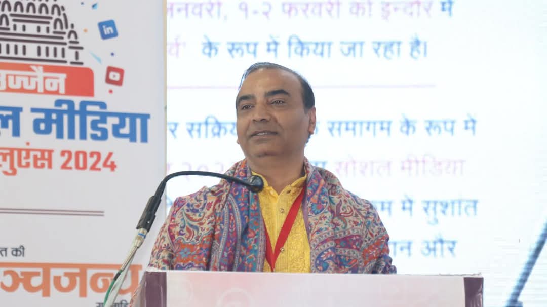 praveen_navik's tweet photo. उज्जैन सोशल मीडिया कॉन्फ्लुएंस 2024 -
हमारे पुराणों में विवाह के अनेकों ऐसे प्रसंग उपलब्ध हैं जिनमें "जाति"कभी प्रश्न नहीं बनी थी। वस्तुतः पांचवीं शताब्दी के पूर्व हमारी संस्कृति में "जाति" थी ही नहीं। हमारी गौत्र परम्परा समरसता का बहुत बड़ा उदाहरण है क्योंकि हिंदू समाज मे अलग-अलग जाति  वर्गों के समान गौत्र पाए जाते है।

- सर्वोच्च न्यायालय के अधिवक्ता श्री अश्विनी उपाध्याय @AshwiniUpadhyay

#SMCUjjain24
#SMC24
#vskmalwa