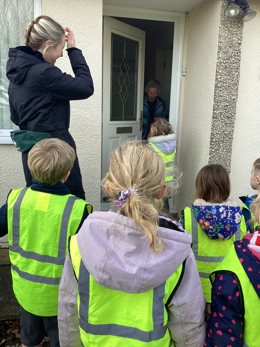 Our EYFS children have been busy making Christmas cards and this afternoon we went out to deliver them to our community. We would like to wish everyone a very Merry Christmas and Happy New Year from all of us at Catfield Academy 😀