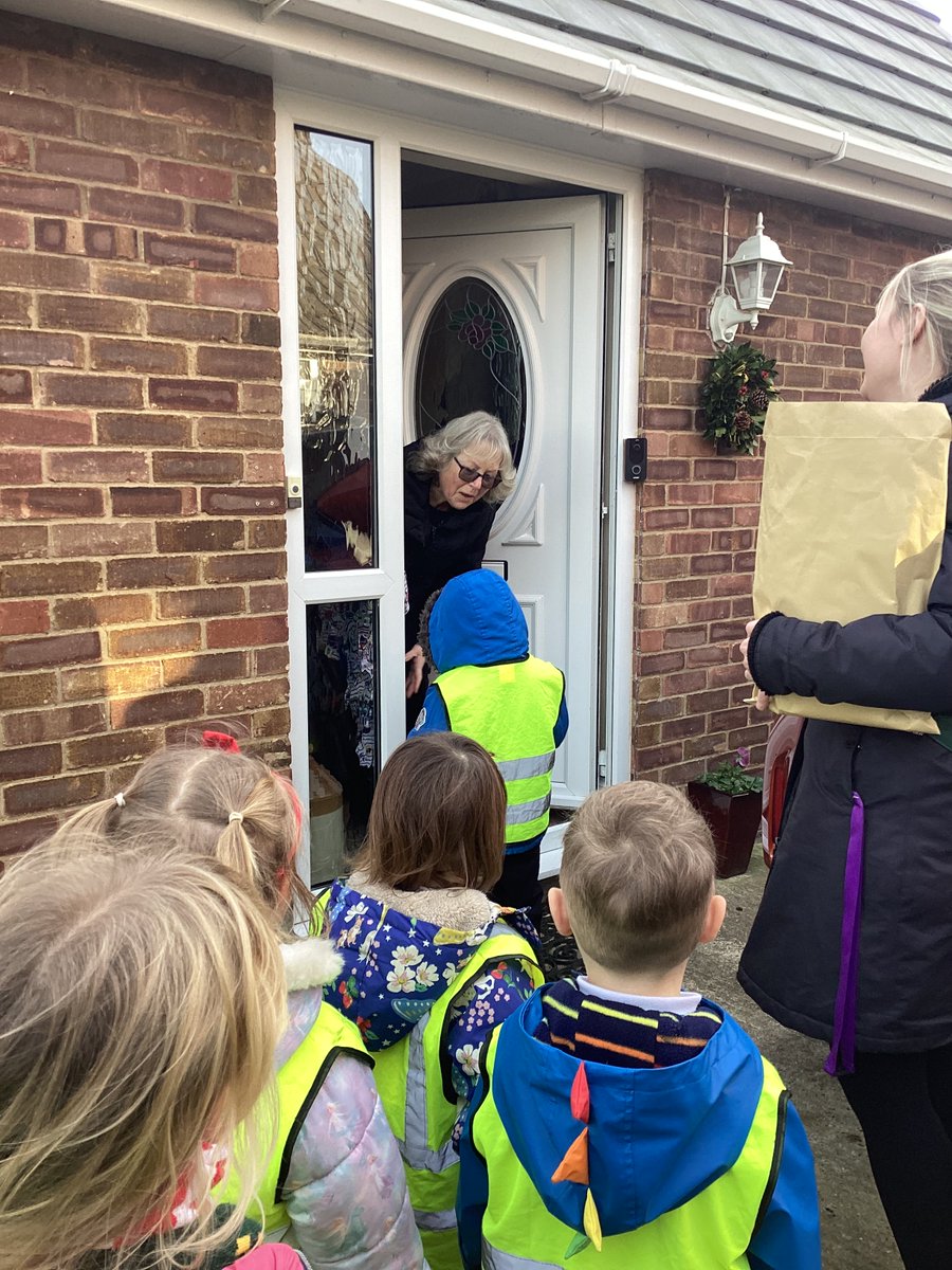 CatfieldPrimary's tweet photo. Our EYFS children have been busy making Christmas cards and this afternoon we went out to deliver them to our community. We would like to wish everyone a very Merry Christmas and Happy New Year from all of us at Catfield Academy 😀 https://t.co/Dt9OClJAeD