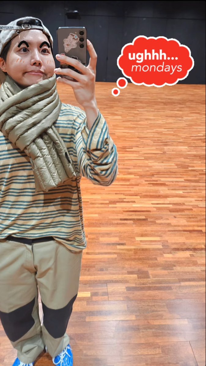 7bonobonoya7's tweet image. Tell me about it, Hobi! 😭 #isittheweekendyet