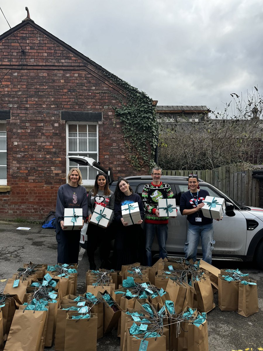 SHCFundraising's tweet photo. Today all staff from #TeamSHC have been very busy getting on our sleigh and delivering presents across @SheffieldHosp and @SHSCFT to staff, patients and service-users who’ll be away from loved ones on Christmas Day 💙

Thank you to all our supporters for making this possible ✨ https://t.co/MROQLKGPkB