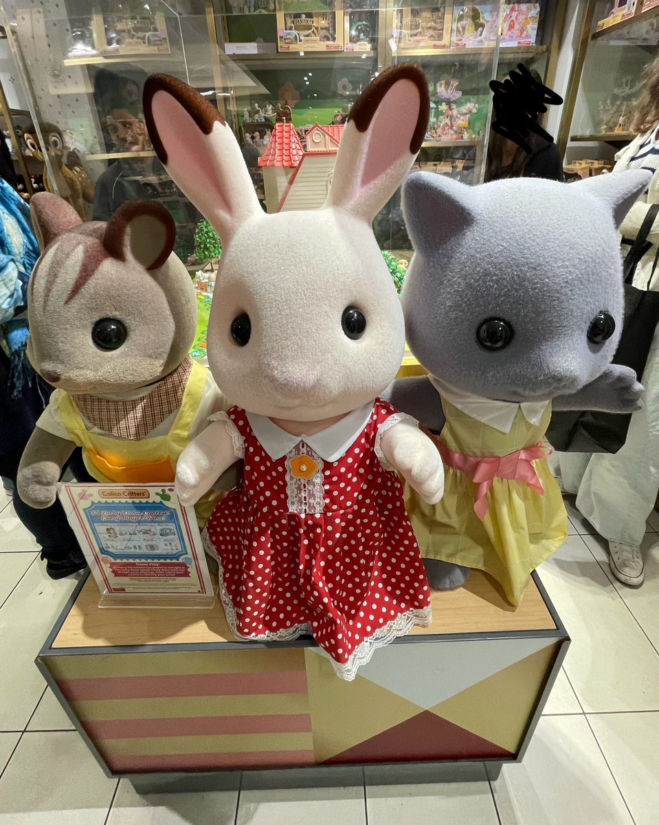 dimestorepaglia's tweet photo. heist film but they’re stealing the giant calico critters from fao schwarz https://t.co/ExCdaJaNIV