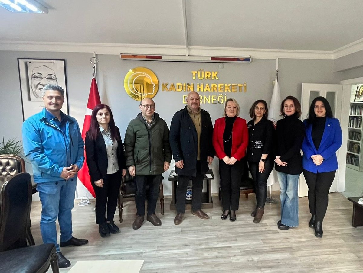 #DMD Türkiye olarak çalışmalarımıza kararlılıkla devam ediyoruz!

Onaylanan ilaçlarımız ve evlatlarımızın diğer sorunlarının çözümü için görüşmelerimizi sürdürüyoruz. Bu kapsamda, Türk Kadın Hareketi Derneği merkezinde Genel Başkan Sayın Mine Çınar Bayram’ı ziyaret ettik.
