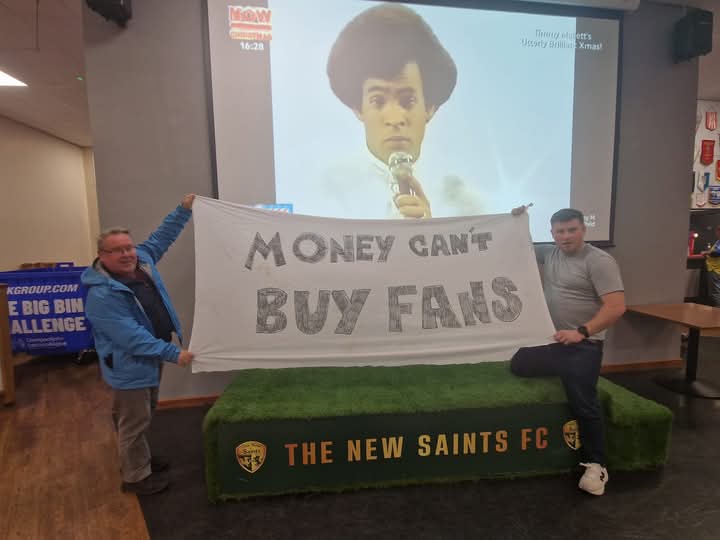 Bay fans at Tns yesterday 
#colwynbayfc #welshcup
🏴󠁧󠁢󠁷󠁬󠁳󠁿🏴󠁧󠁢󠁷󠁬󠁳󠁿🏴󠁧󠁢󠁷󠁬󠁳󠁿🏴󠁧󠁢󠁷󠁬󠁳󠁿⚽️⚽️⚽️⚽️