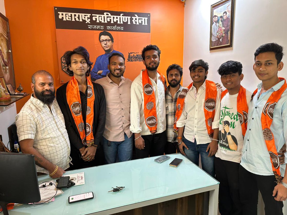MNVS_Adhikrut's tweet photo. मनसे अध्यक्ष राज ठाकरे व मनविसे अध्यक्ष अमित ���ाकरे यांच्या विचारांनी प्रेरित होऊन, तसेच नेते व पदाधिकाऱ्यांच्या मार्गदर्शनाखाली मिरा रोड येथील युवा तरुणांनी मनविसेत मिरा भाईंदरच्या राजगड कार्यालयात जाहीर प्रवेश केला.

#MNVSAdhikrut https://t.co/UiWNaaE7EM
