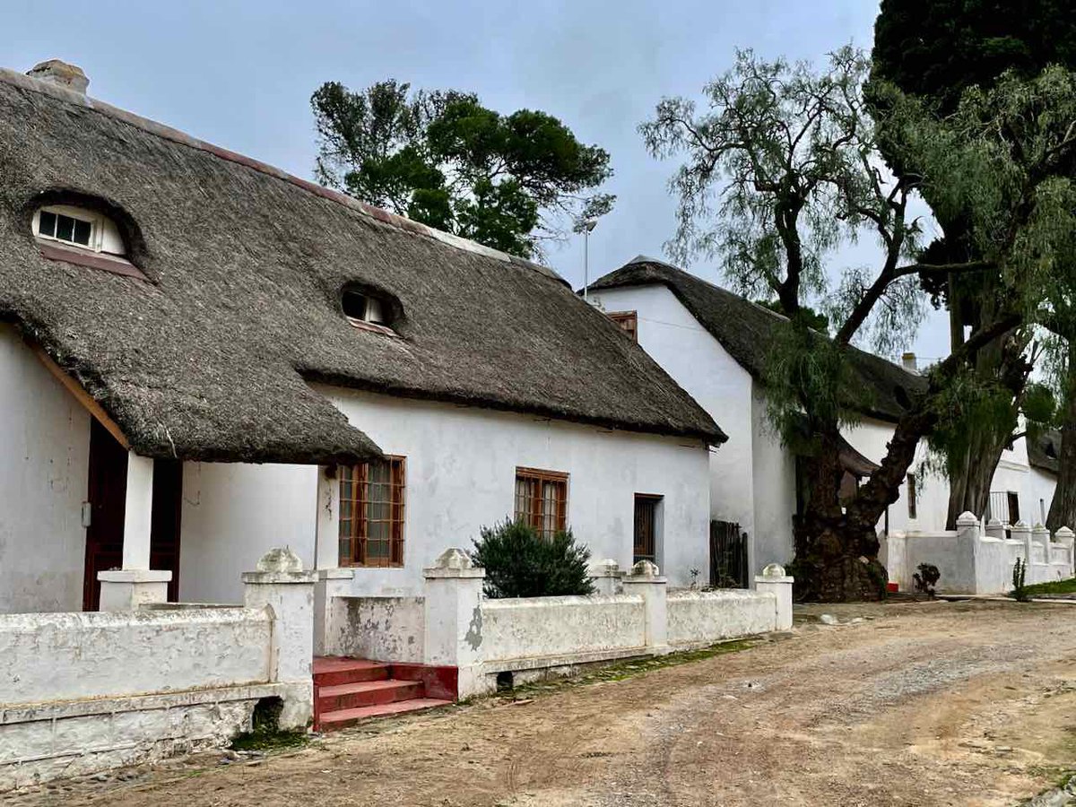 Join us this Weds for our final talk in this series on heritage at risk across the Commonwealth - this one on Southern Africa 

commonwealthheritage.org/heritage-at-ri…